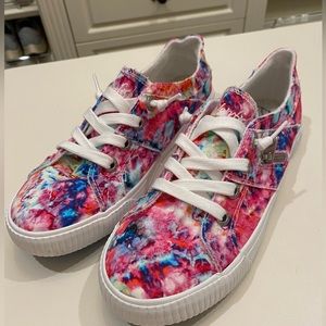 Blowfish tie dye size 9